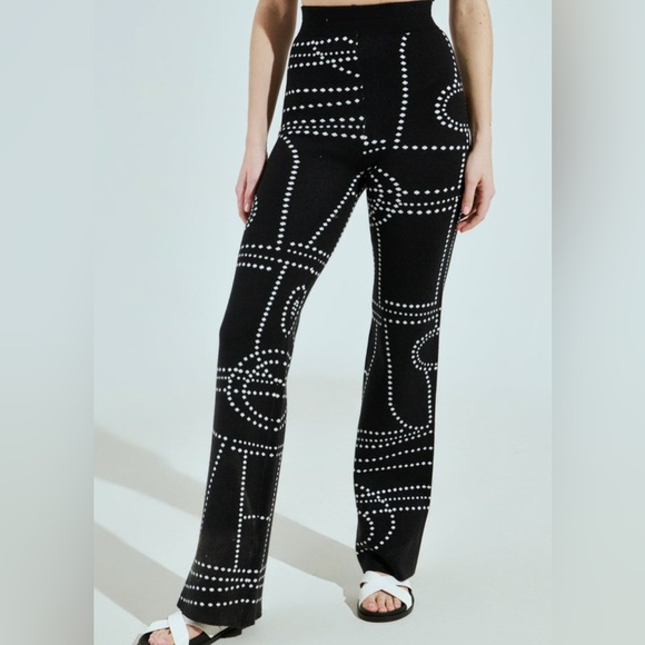 New AKIRA black and dotted accent sweater knit flare pant cropped top suit sz L - Picture 5 of 6